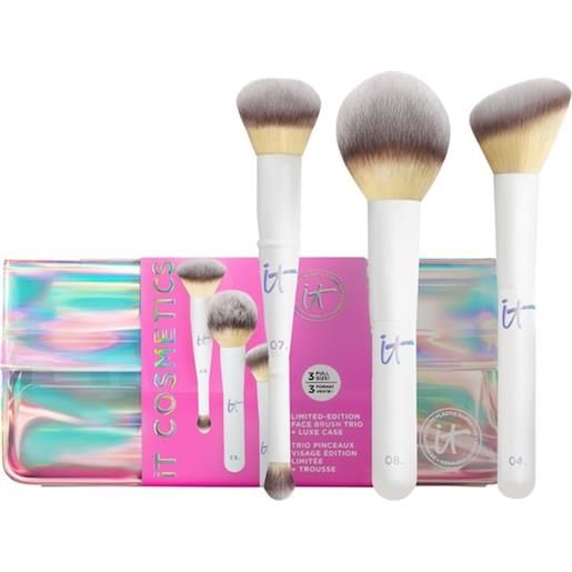 it Cosmetics it-cosmetics accessori brush. Unwrap your creativity set complexion perfection brush #7 + powder brush #8 + blush brush #4 + travelcase 1 stk. (102,95 € / 1 pz. )