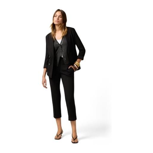 Oltre: pantaloni cropped in tessuto crêpe nero. 48 stagione autunno inverno 2025