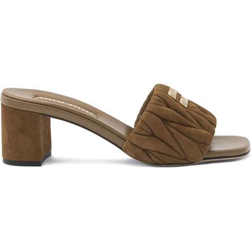 Miu Miu sandali con logo - marrone