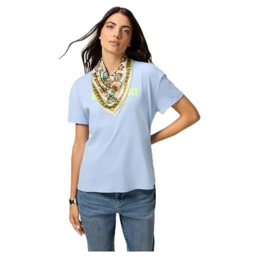 Oltre: t-shirt con stampa e foulard azzurro. Xl+ stagione autunno inverno 2025