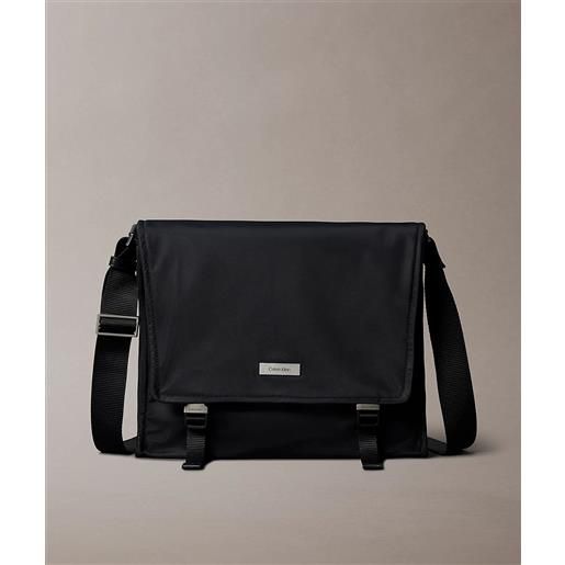 Calvin klein borsa messenger in nylon opaco uomo