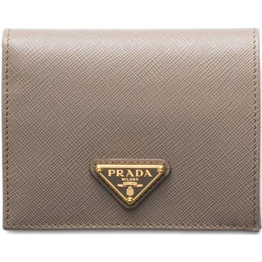Prada portafoglio in pelle saffiano con logo a triangolo - toni neutri