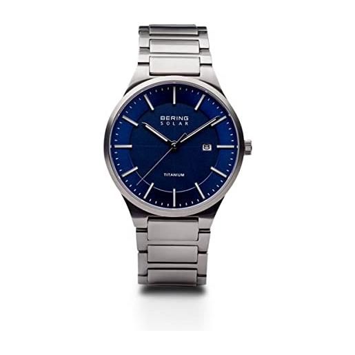 BERING solar 15239-777 orologio da polso da uomo, cassa in titanio color argento da 39 mm e quadrante blu, cinturino in titanio con elementi in titanio, 10 atm