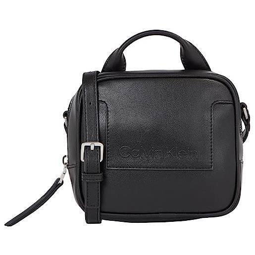 Calvin Klein borsa a tracolla donna camera bag piccola, nero (ck black), taglia unica