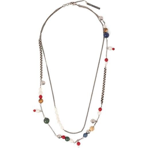 Collana con catena dorata decorata con elementi di cuore