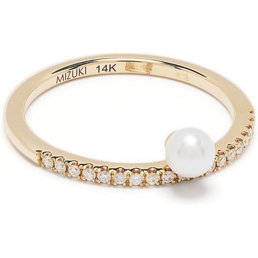 Mizuki anello a fascia sea of beauty in oro giallo 14kt con diamanti e perle