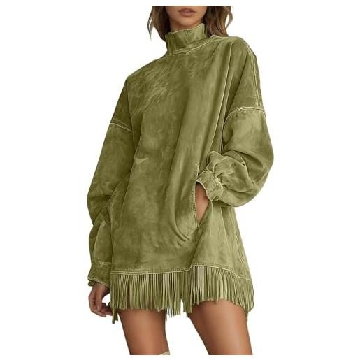 Generico abito da donna in camoscio a collo alto con orlo a frange colletto alto, maxi gonna a trapezio con maniche a pipistrello