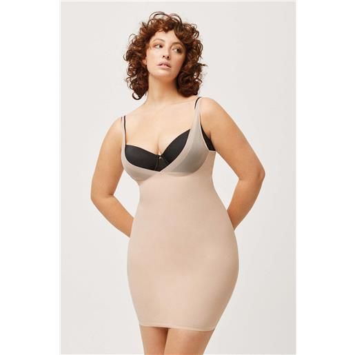 Ysabel Mora vestito dimagrante nudo